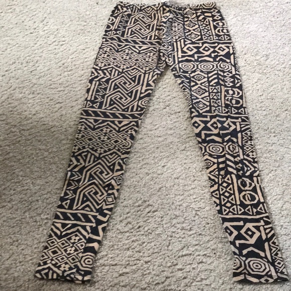 Geometric Design Leggings - Picture 1 of 4